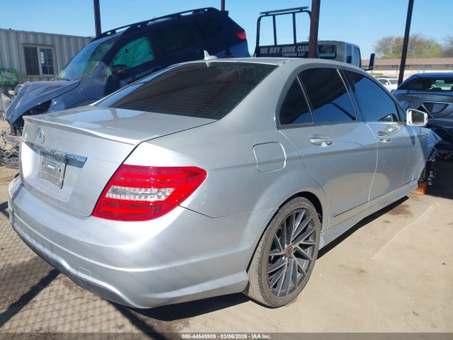 2014 MERCEDES-BENZ C 250 WDDGF4HB9EA955414 Photo 3