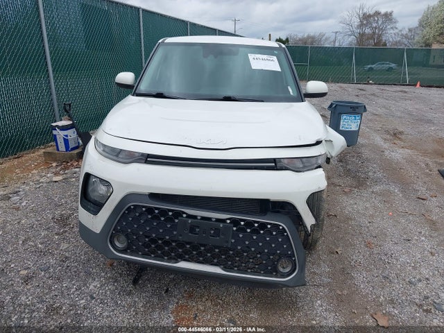 2022 Kia Soul Ex მანქანა იყიდება აუქციონზე, vin: KNDJ33AU0N7165401, აუქციონის ნომერი: 44546066