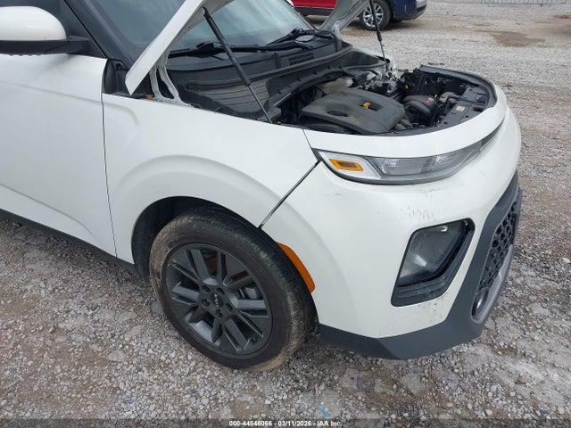 2022 Kia Soul Ex მანქანა იყიდება აუქციონზე, vin: KNDJ33AU0N7165401, აუქციონის ნომერი: 44546066