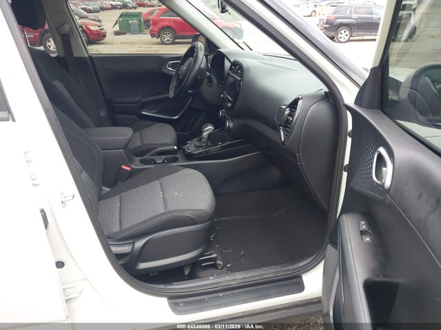 2022 Kia Soul Ex მანქანა იყიდება აუქციონზე, vin: KNDJ33AU0N7165401, აუქციონის ნომერი: 44546066