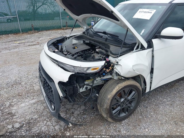 2022 Kia Soul Ex მანქანა იყიდება აუქციონზე, vin: KNDJ33AU0N7165401, აუქციონის ნომერი: 44546066