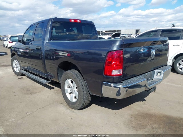 2017 RAM 1500 1C6RR6FGXHS561589 Photo 2