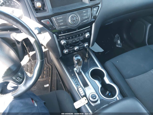 5N1DR2MM8JC652196 Nissan Pathfinder Sv