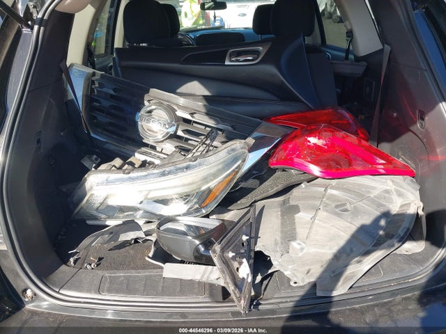 5N1DR2MM8JC652196 Nissan Pathfinder Sv