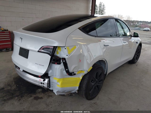 2024 Tesla Model Y Long Range Dual Motor All-wheel Drive მანქანა იყიდება აუქციონზე, vin: 7SAYGDEE3RF191232, აუქციონის ნომერი: 44546349