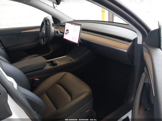 2024 Tesla Model Y Long Range Dual Motor All-wheel Drive მანქანა იყიდება აუქციონზე, vin: 7SAYGDEE3RF191232, აუქციონის ნომერი: 44546349