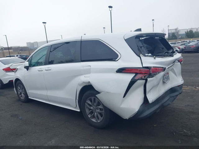 Toyota SIENNA LE 2022 5TDKRKEC0NS108975 Image 14