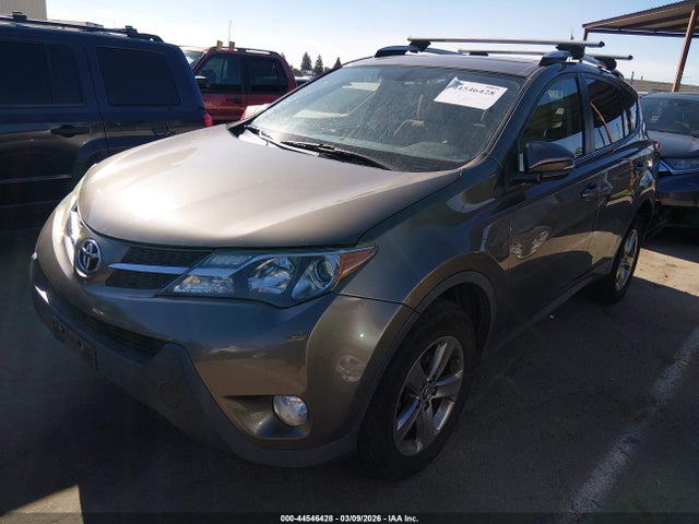 Toyota Rav4 Xle 2015 JTMRFREV9FD139835 Image 2