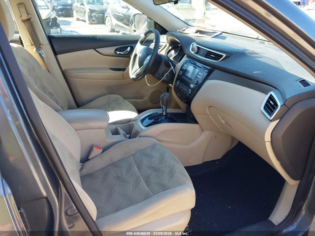 2016 Nissan Rogue S მანქანა იყიდება აუქციონზე, vin: 5N1AT2MV9GC923742, აუქციონის ნომერი: 44546538