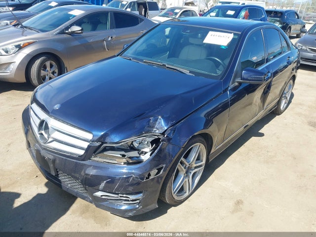 2013 MERCEDES-BENZ C 250 WDDGF4HB6DR275065 Photo 1