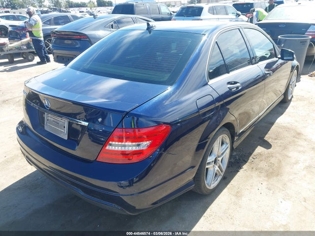 2013 MERCEDES-BENZ C 250 WDDGF4HB6DR275065 Photo 3