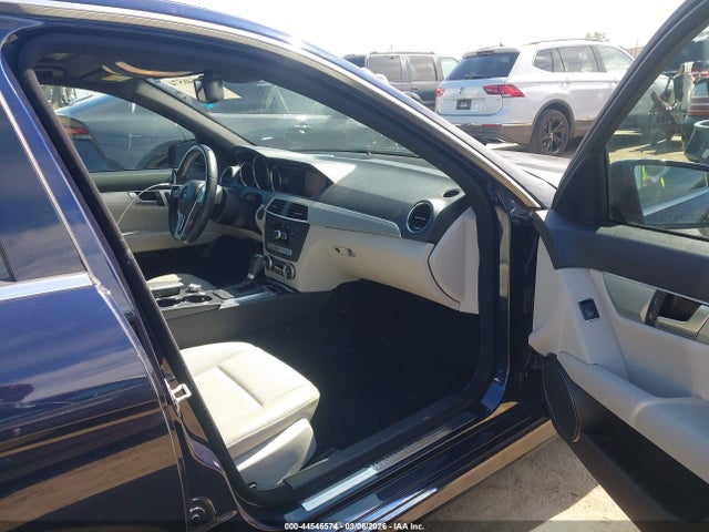 2013 MERCEDES-BENZ C 250 WDDGF4HB6DR275065 Photo 4