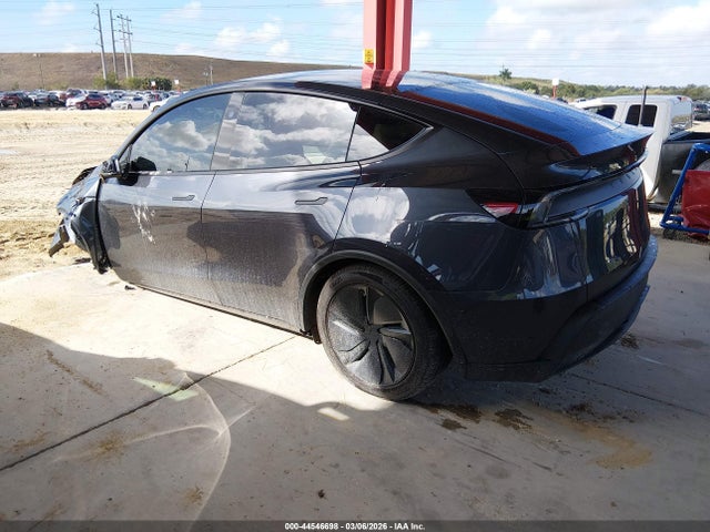 2026 TESLA MODEL Y 7SAYGDEDXTA589338 Photo 2