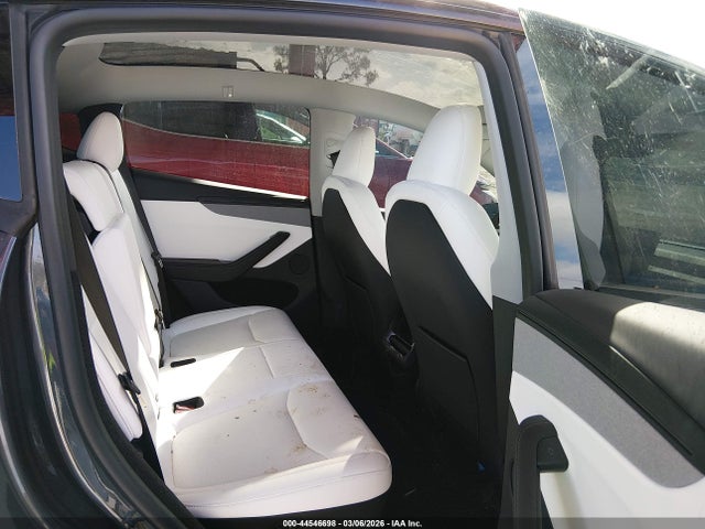 2026 TESLA MODEL Y 7SAYGDEDXTA589338 Photo 7