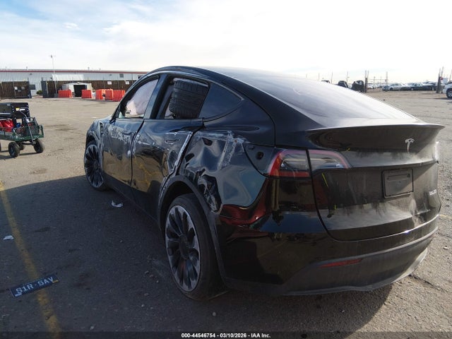2025 TESLA MODEL Y 7SAYGDEF9SA336835 Photo 2