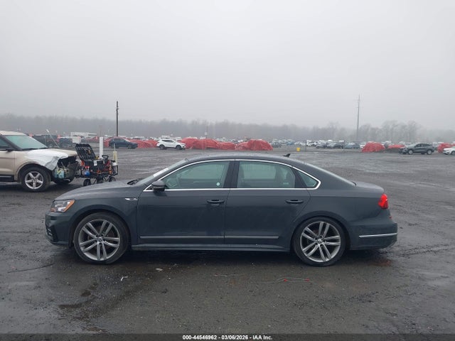 2017 Volkswagen Passat 1.8t R-line მანქანა იყიდება აუქციონზე, vin: 1VWDT7A37HC058768, აუქციონის ნომერი: 44546962