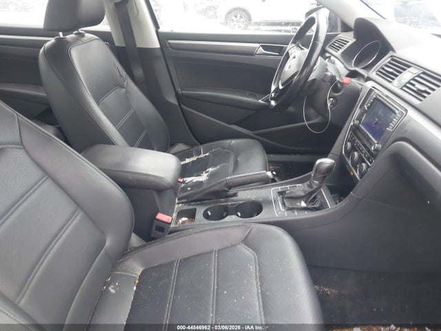 2017 Volkswagen Passat 1.8t R-line მანქანა იყიდება აუქციონზე, vin: 1VWDT7A37HC058768, აუქციონის ნომერი: 44546962
