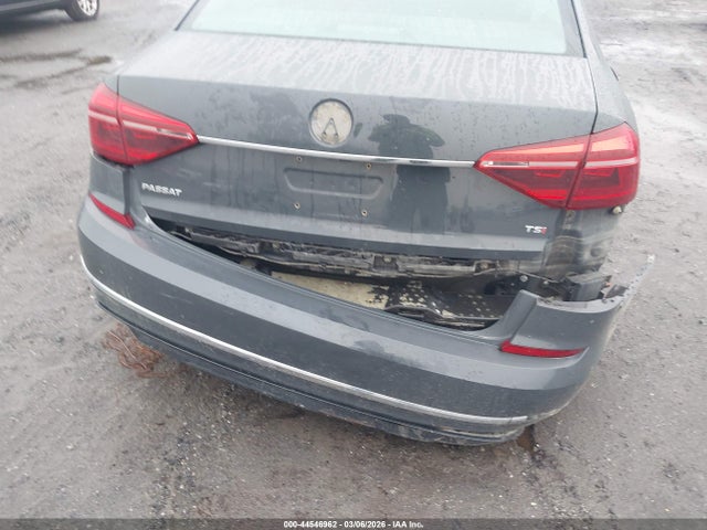 2017 Volkswagen Passat 1.8t R-line მანქანა იყიდება აუქციონზე, vin: 1VWDT7A37HC058768, აუქციონის ნომერი: 44546962