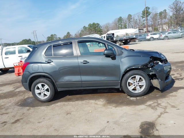 3GNCJKSB8KL386068 Chevrolet TRAX LS