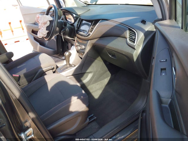 3GNCJKSB8KL386068 Chevrolet TRAX LS