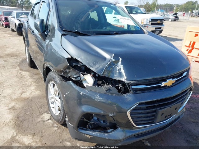 3GNCJKSB8KL386068 Chevrolet TRAX LS