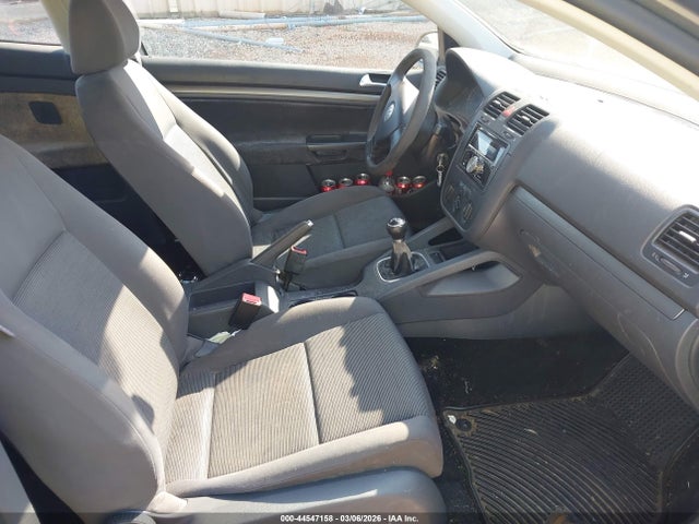 2007 Volkswagen Rabbit 2-door მანქანა იყიდება აუქციონზე, vin: WVWAR71K37W107182, აუქციონის ნომერი: 44547158