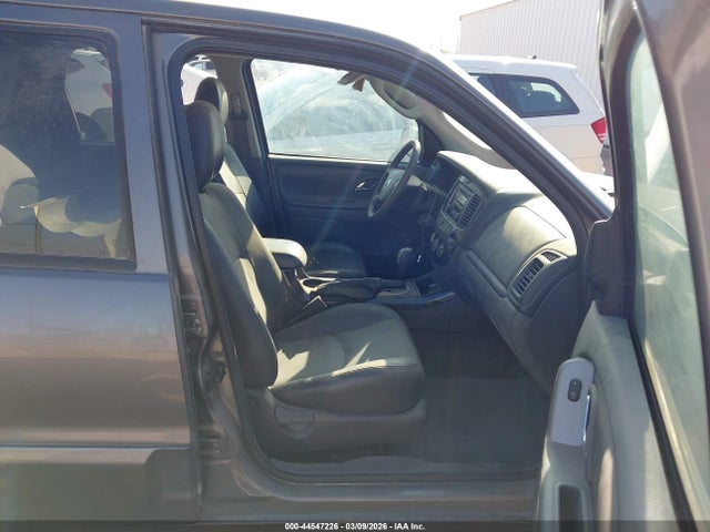 44547226 :رقم المزاد ، 4F2YZ061X5KM39906 vin ، 2005 Mazda Tribute S مزاد بيع