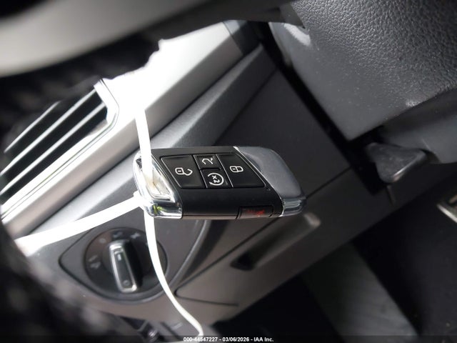2020 Volkswagen Atlas Cross Sport 3.6l V6 Sel Premium R-line მანქანა იყიდება აუქციონზე, vin: 1V2TE2CA1LC221204, აუქციონის ნომერი: 44547227