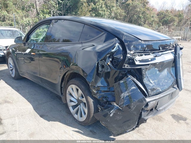 2026 TESLA MODEL Y 7SAYGDED6TA469097 Photo 2