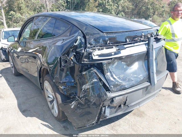 2026 TESLA MODEL Y 7SAYGDED6TA469097 Photo 5