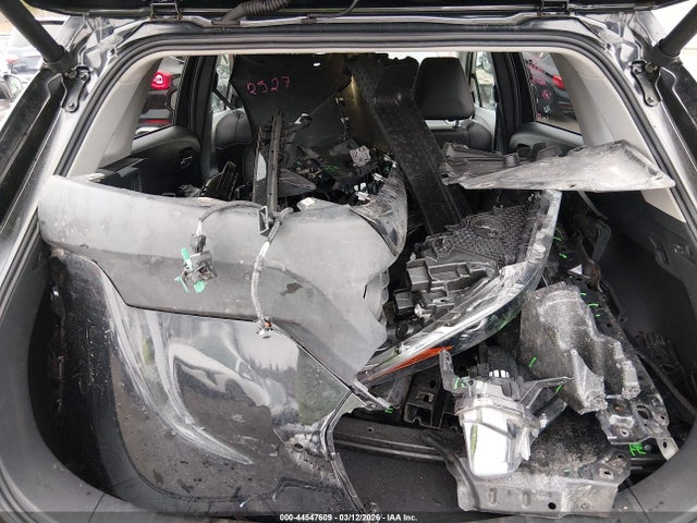 Toyota Corolla Cross Xle 2022 7MUDAABG1NV010237 Image 12
