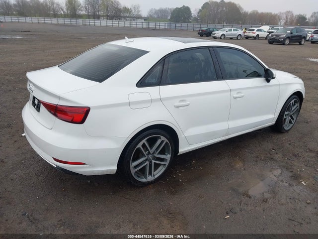44547635 :رقم المزاد ، WAUAUGFF0H1031796 vin ، 2017 Audi A3 2.0t Premium مزاد بيع