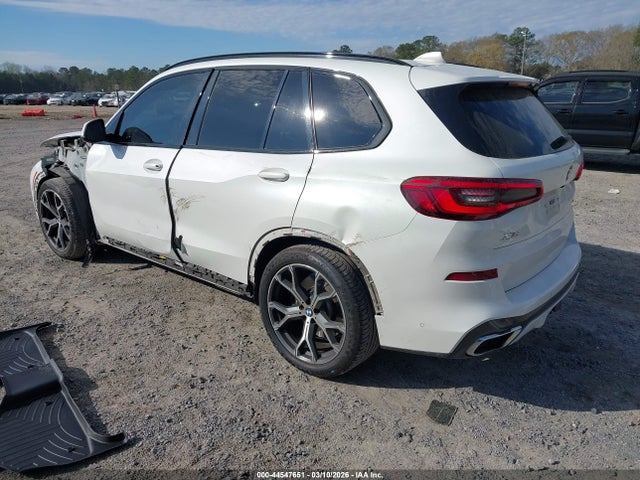 2019 BMW X5 5UXJU2C5XKLB15574 Photo 2