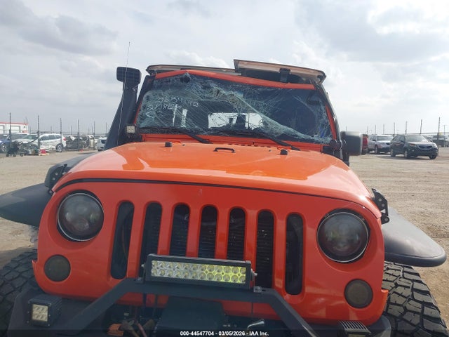44547704 :رقم المزاد ، 1C4BJWDG1FL638684 vin ، 2015 Jeep Wrangler Unlimited Sport مزاد بيع
