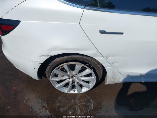 5YJ3E1EA1JF015857 Tesla Model 3 Long Range/mid Range
