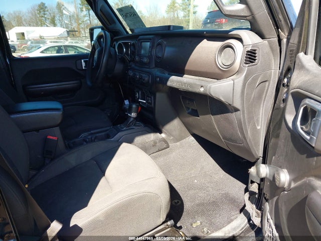1C4HJXDG6JW157398 Jeep Wrangler Unlimited Sport 4x4