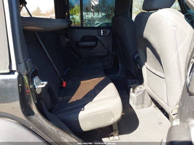 1C4HJXDG6JW157398 Jeep Wrangler Unlimited Sport 4x4