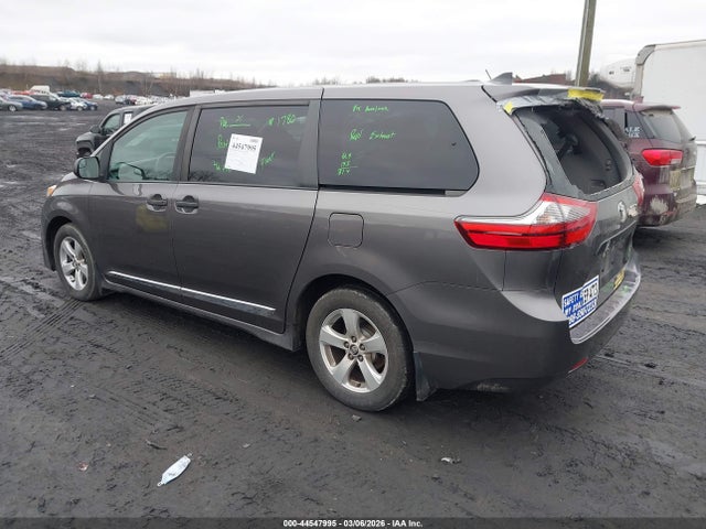 2020 TOYOTA SIENNA 5TDZZ3DC2LS024935 Photo 2