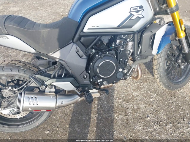 44548006 :رقم المزاد ، LCEPEWL17N6000945 vin ، 2022 Moto Cf700-2us 700cl-x مزاد بيع