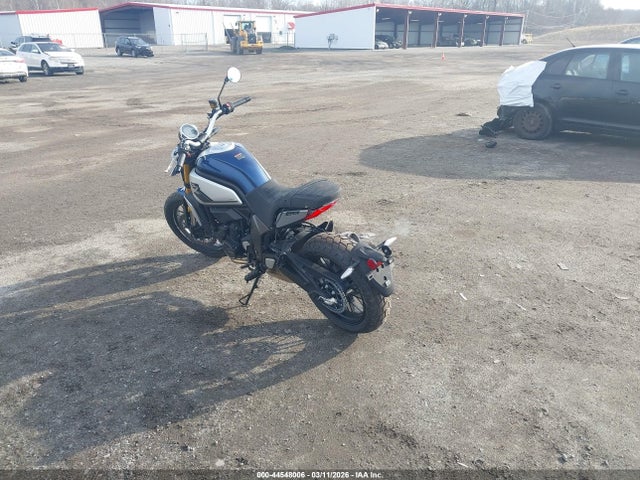 44548006 :رقم المزاد ، LCEPEWL17N6000945 vin ، 2022 Moto Cf700-2us 700cl-x مزاد بيع