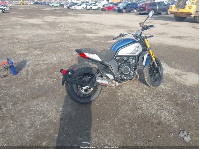 44548006 :رقم المزاد ، LCEPEWL17N6000945 vin ، 2022 Moto Cf700-2us 700cl-x مزاد بيع