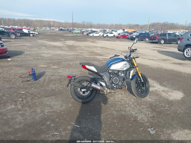 44548006 :رقم المزاد ، LCEPEWL17N6000945 vin ، 2022 Moto Cf700-2us 700cl-x مزاد بيع