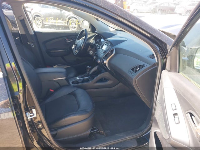 KM8JU3AG5FU095383 Hyundai TUCSON SE