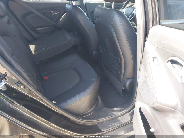KM8JU3AG5FU095383 Hyundai TUCSON SE