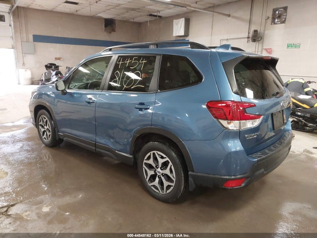 2021 Subaru Forester Premium მანქანა იყიდება აუქციონზე, vin: JF2SKAJC5MH421853, აუქციონის ნომერი: 44548162