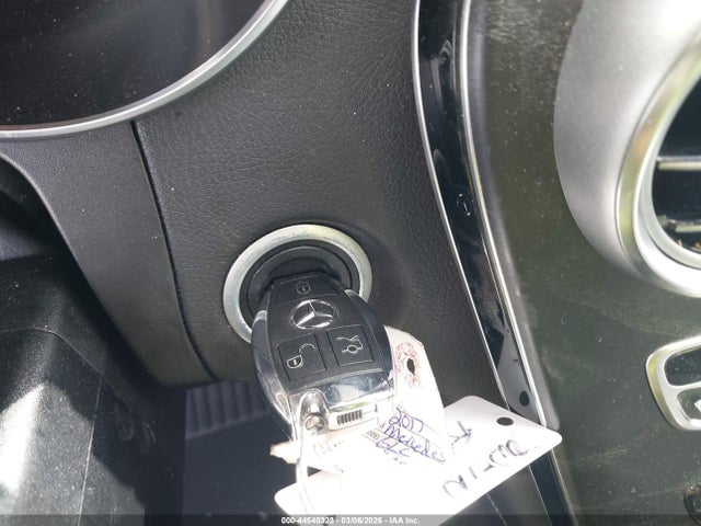 44548323 :رقم المزاد ، WDC0G4JB5HV002452 vin ، 2017 Mercedes-benz Glc 300 مزاد بيع