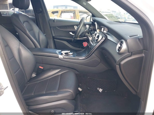 44548323 :رقم المزاد ، WDC0G4JB5HV002452 vin ، 2017 Mercedes-benz Glc 300 مزاد بيع