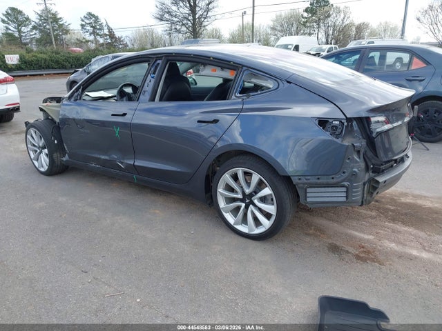 44548583 :رقم المزاد ، 5YJ3E1EA2JF013390 vin ، 2018 Tesla Model 3 Long Range/mid Range مزاد بيع