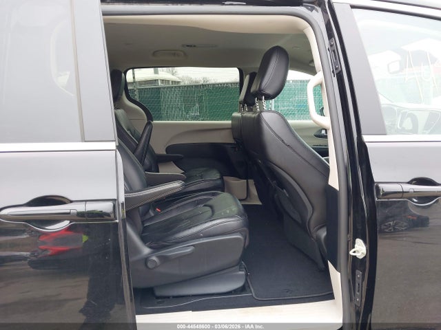 Auction sale of the 2024 Chrysler Pacifica Hybrid Select, vin: 2C4RC1S73RR156938, lot number: 44548600