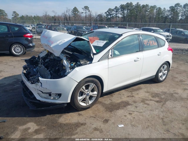 Ford FOCUS SE 2015 1FADP3K26FL204215 Image 2